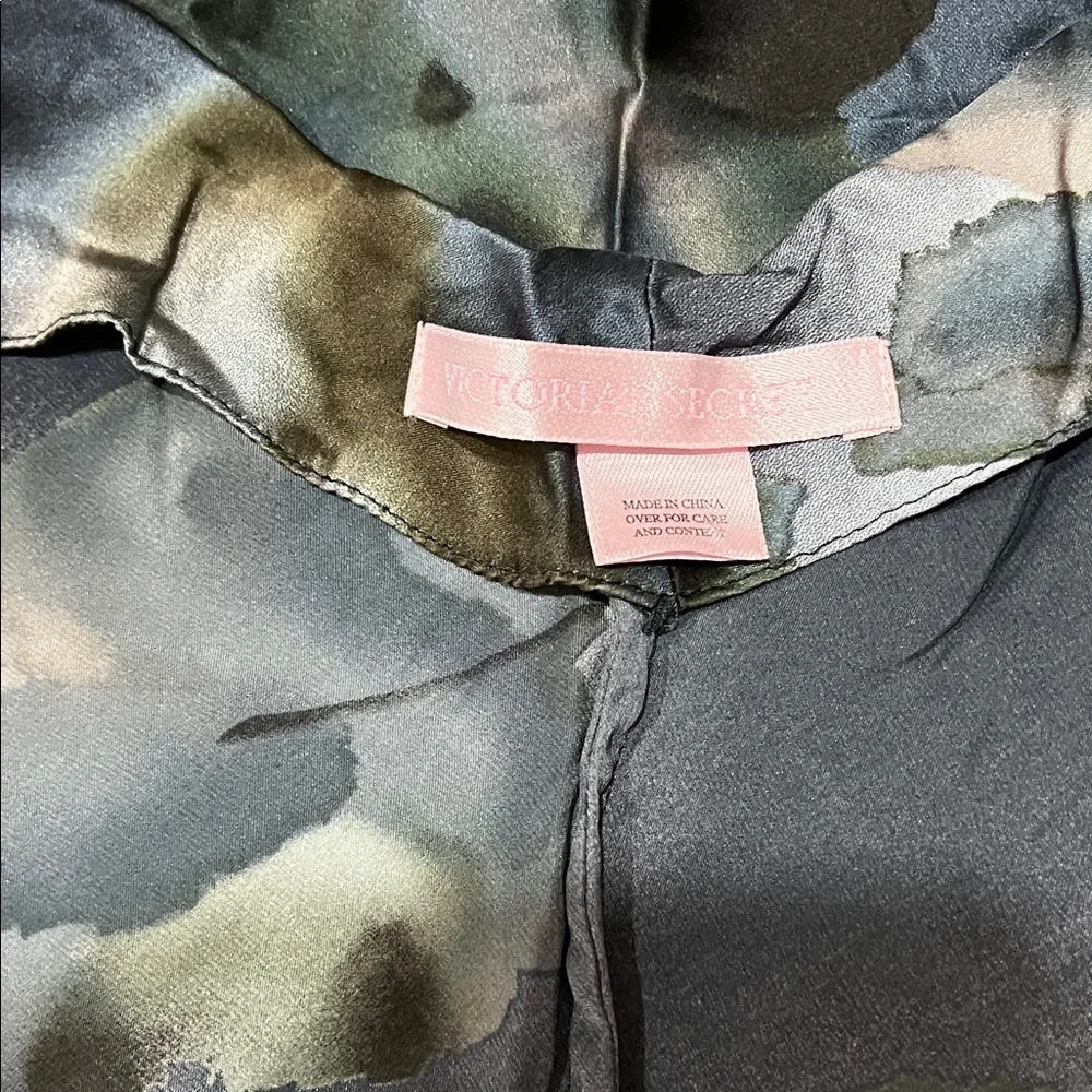 Elegant Watercolor Satin Dress - Picture 4 of 5